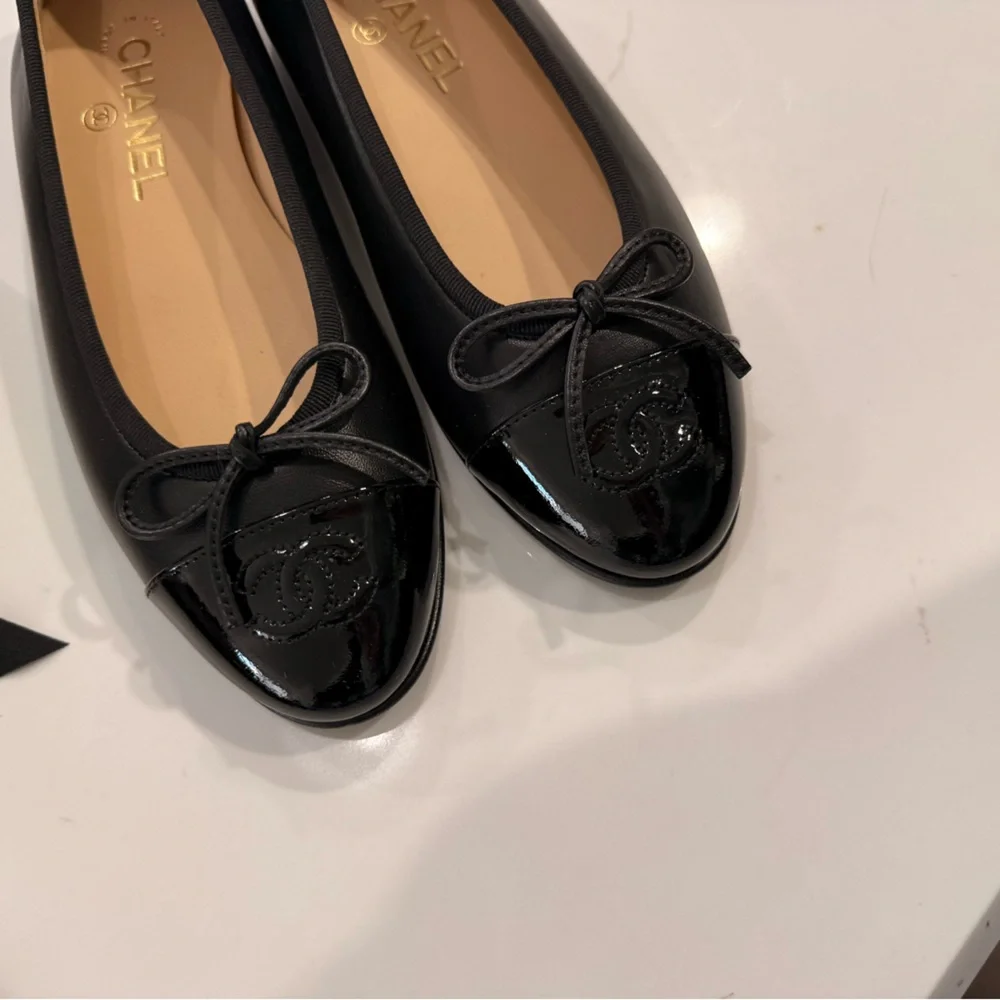 NWT Chanel - Ballerina in black Napa/patent leather, size 37 (US7). - Picture 7 of 7